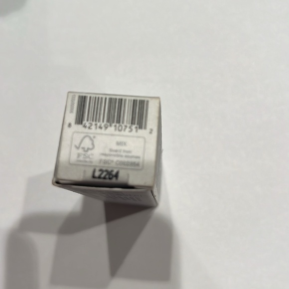 NWT Beauty Counter Lid Glow Cream Shadow Ombré Cream color - Luster like - Picture 4 of 5